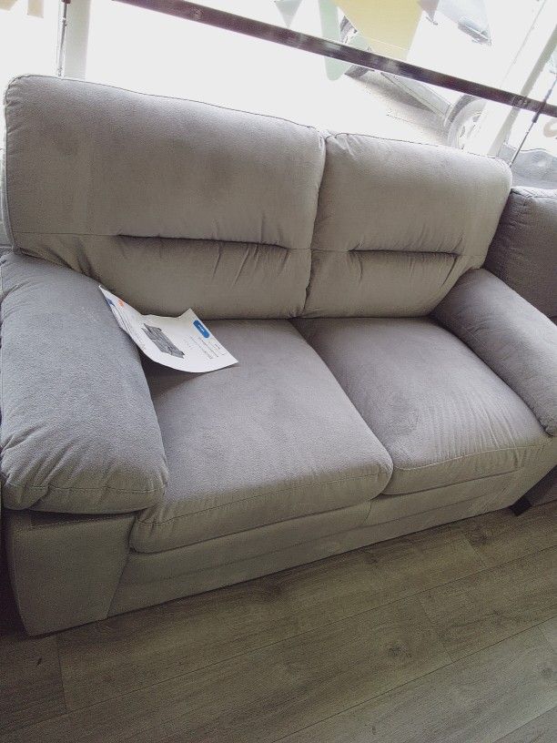 Oakville Park Savion Loveseat