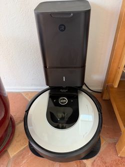 iRobot Roomba Robot Vacuum with Auto-Empty Base