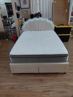 Pink Full Size Tuffed Bed