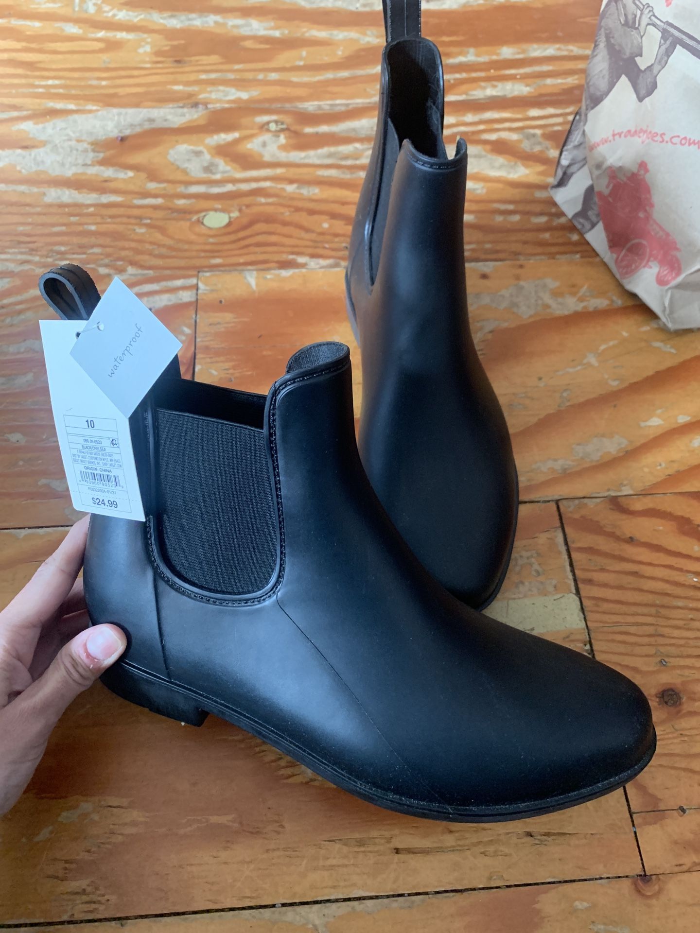 New Rain boots Women’s 10