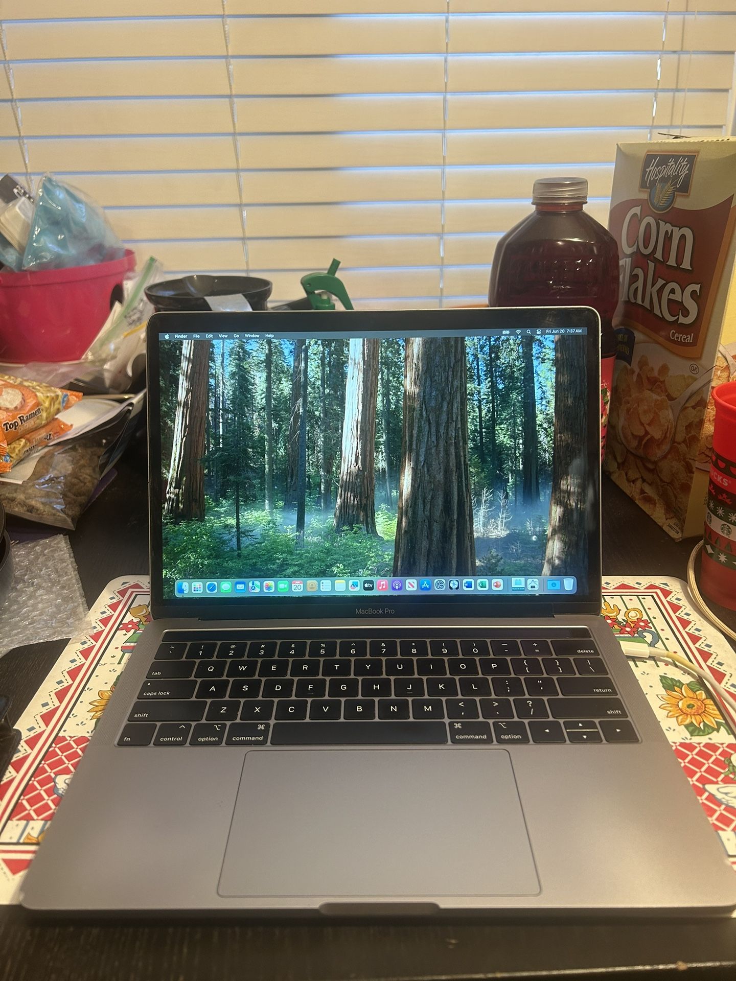 Apple MacBook Pro A1706-13.3”Retina-2.3ghzI5,256gb,8gb,Webcam,Wireless-2018