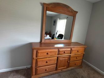 Dresser and nightstands set