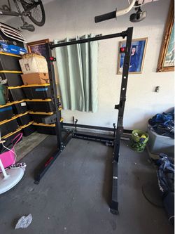 Weightlifting half rack
