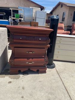 Dresser / nightstand