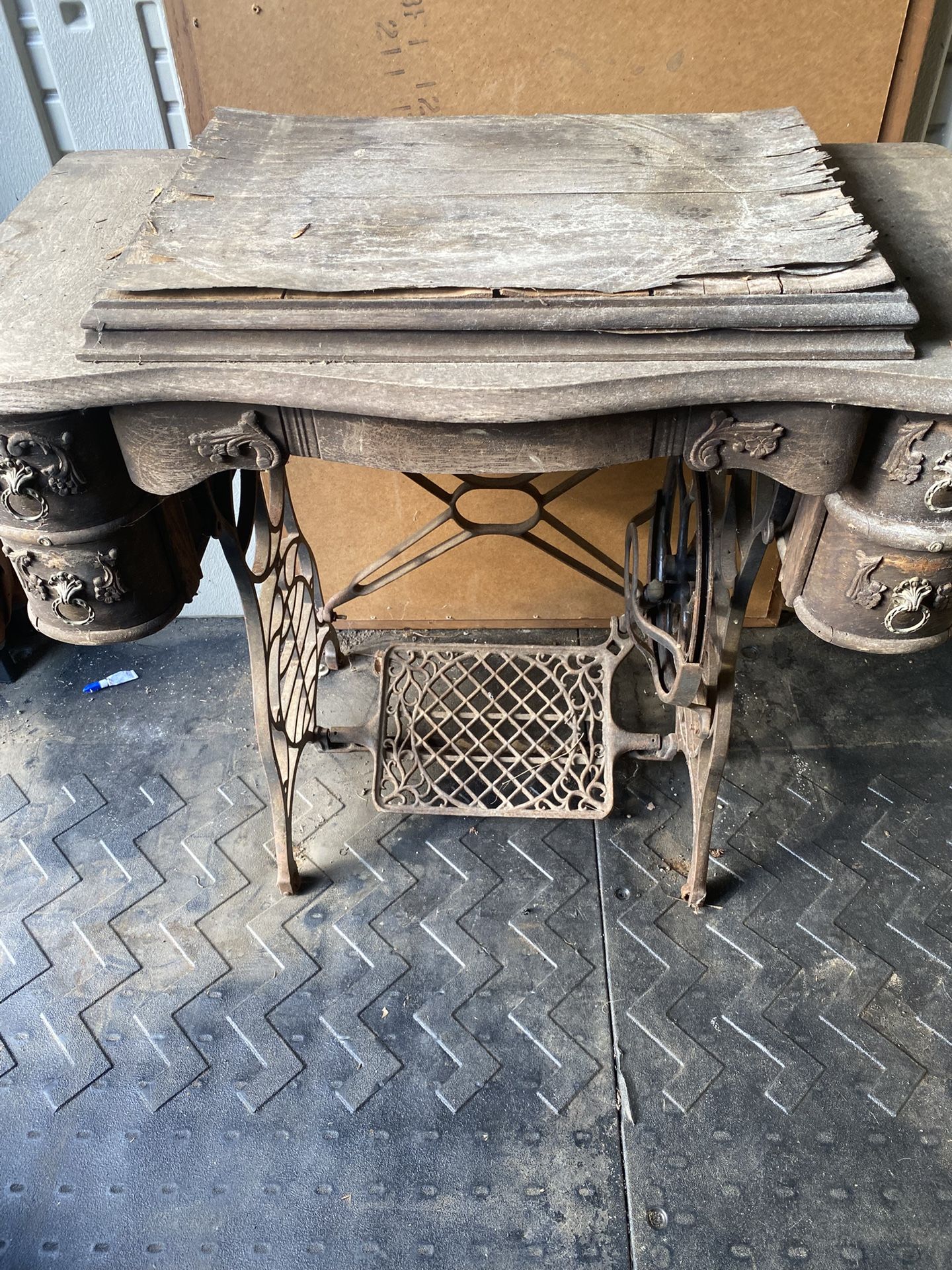 Antique Sewing Machine 