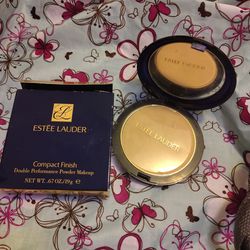 estee lauder light/ medium compact