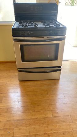 Stove and refrigerador