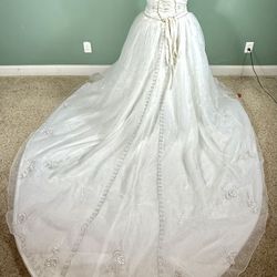 Size 16 David Bridal Strapless Wedding Dress