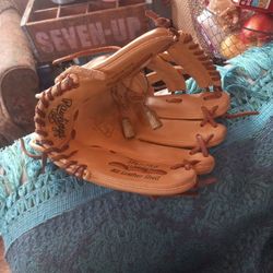 Left Handed Rawlings 11 1/2" GloveGlove Co.