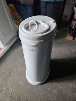 Diaper disposal bin