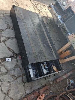 HEAVY DUTY TRUCK/ VAN BED FLOOR TOOL BOX!! 225$