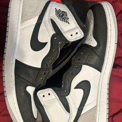 Nike Air Jordan Retro 1 - Bleached Coral / Stage Haze - DS Size 11.5