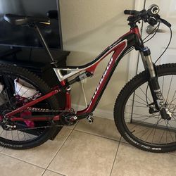 Bike specialized It has a problem with the suspension and the paint isn't good; I'm selling it as is