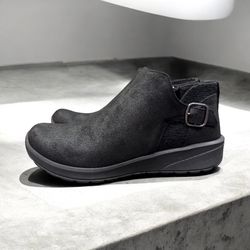 Bzees Women's Get Going Ankle Boot Black 7.5