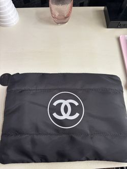 Water Proof Fashion Bags 2 Available Big ❤️❤️❤️🎈🎈🎈 