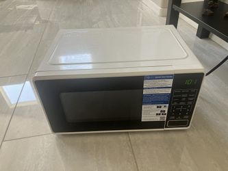 Brand New Mainstay Microwave 