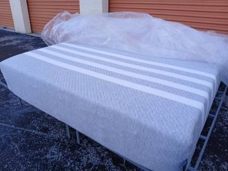 Queen Mattress like new