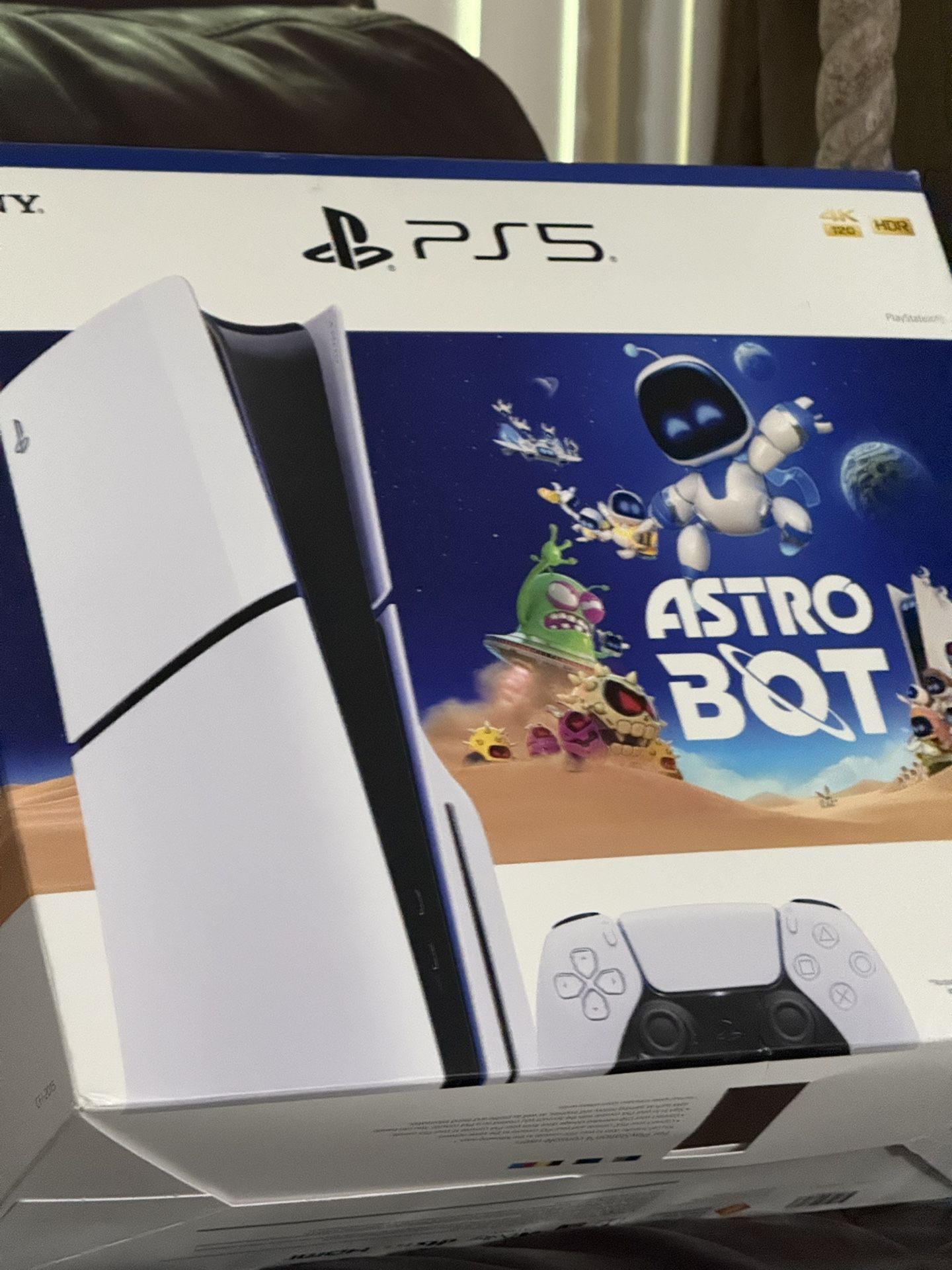 PS5 Slim 1TB like new, with Astrobot