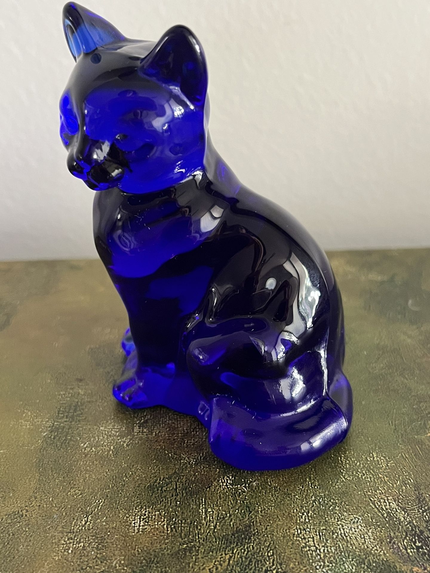 RARE Vtg Fenton Cat Figurine - Blue Glass- UV Glows-3.75" Sitting Kitty Kitten