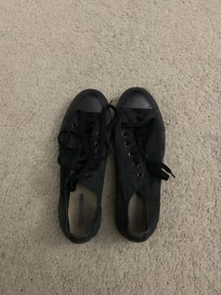 Black low top converse size 8 men’s