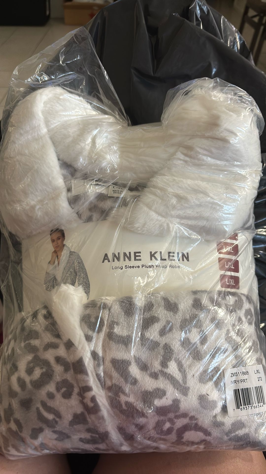 Anne Klein Full front zip Faux Fur trim Animal print Robe. Sz L/XL