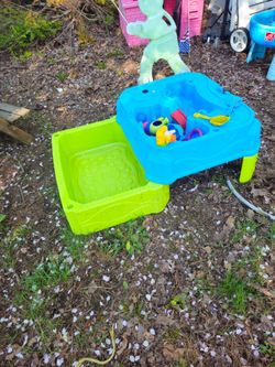 The price is firm.. children's water table splash pool sprinkler