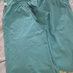 Medium Jogger Scrub Pants + Medium Scrub Top