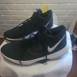 Men's Nike Aire Precision 2 Size 11