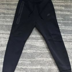 Black nike tech pants