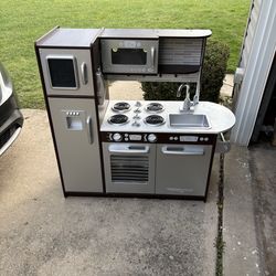 Kidkraft play kitchen