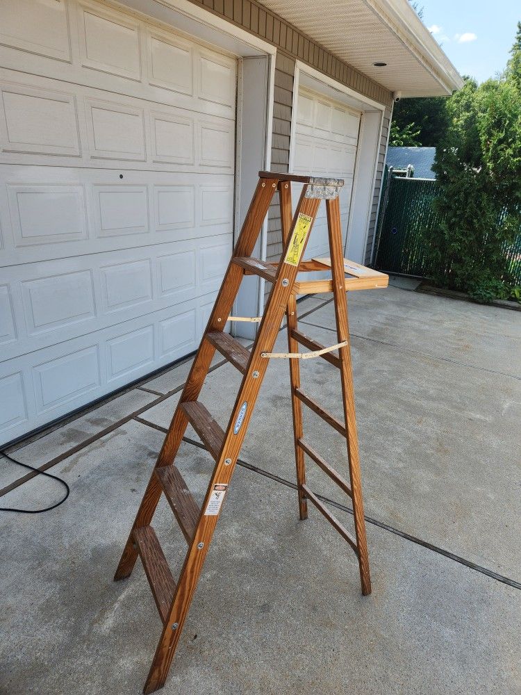 6ft Wooden Ladder 
