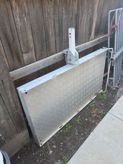 Hitch load cargo aluminum carrier with ramp