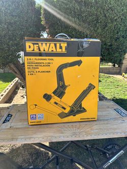 DeWalt 2-in-1 Flooring Tool DWFP12569