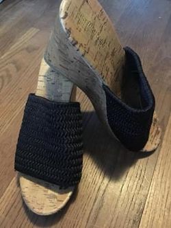 Black wedges
