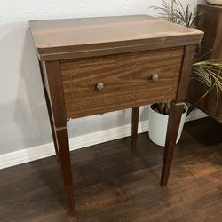 Antique Sewing Machine/sewing Table