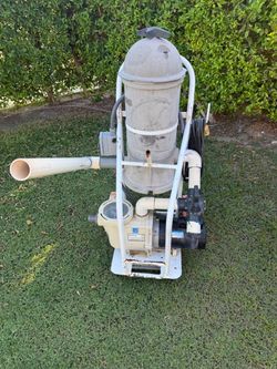 Portable pool vacuum