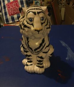 Barnum and Bailey circus white tiger container with lid