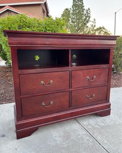 Modern Dresser Chest of Drawers Furniture Great Condition