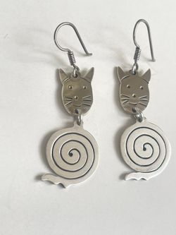 Dangling Silver 🐈⬛ Cat Earrings