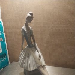 LIadro Nao Large Seated Balerina