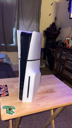 PS5 Slim with the disc drive. 🎮