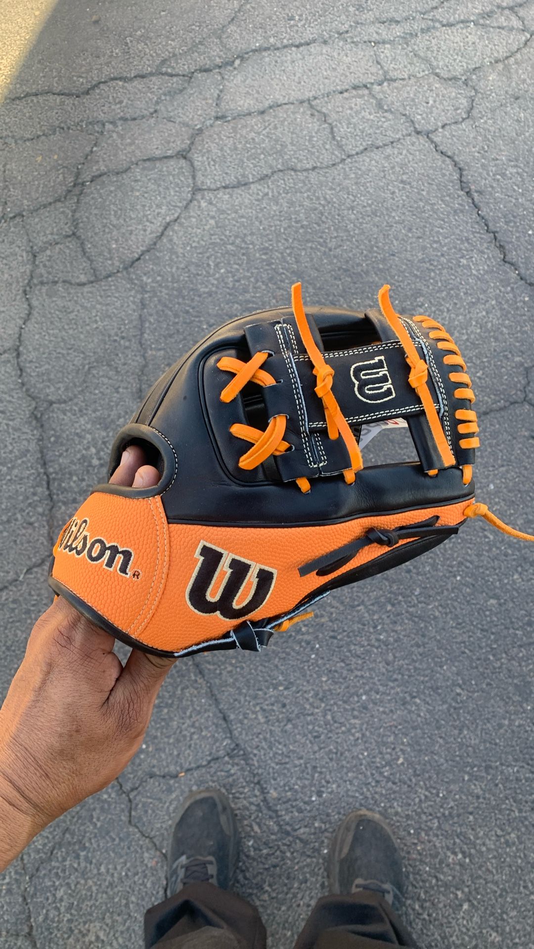 Wilson A2000 1786 Black And Orange Baseball Glove