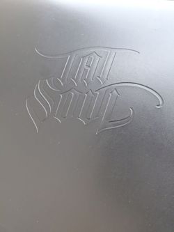 Tat soul  tattoo chair and table