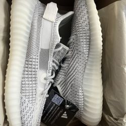 Yeezy 350 V2 Size 11.5 Brand New Never Worn 