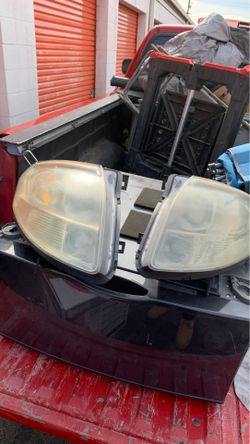 2004 Nissan Maxima head light pair