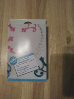 Wilton pattern press set
