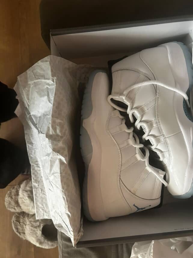 Jordan 11 Legend Blue/ Colombia