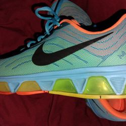 NIKE WOMEN'S RUNNING SHOES 