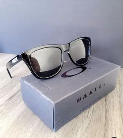 New Oakleys  Box, Pouch Cloth All Included