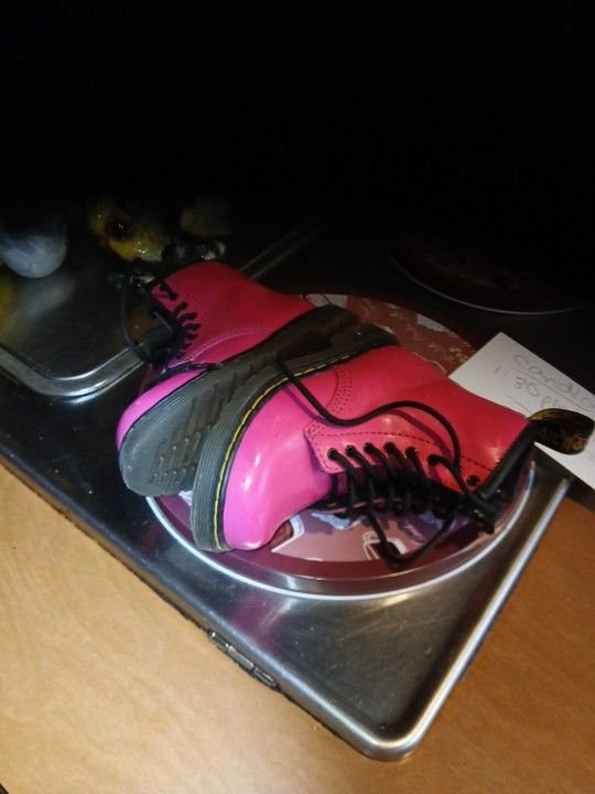 Dr Martin's Size8. Kids